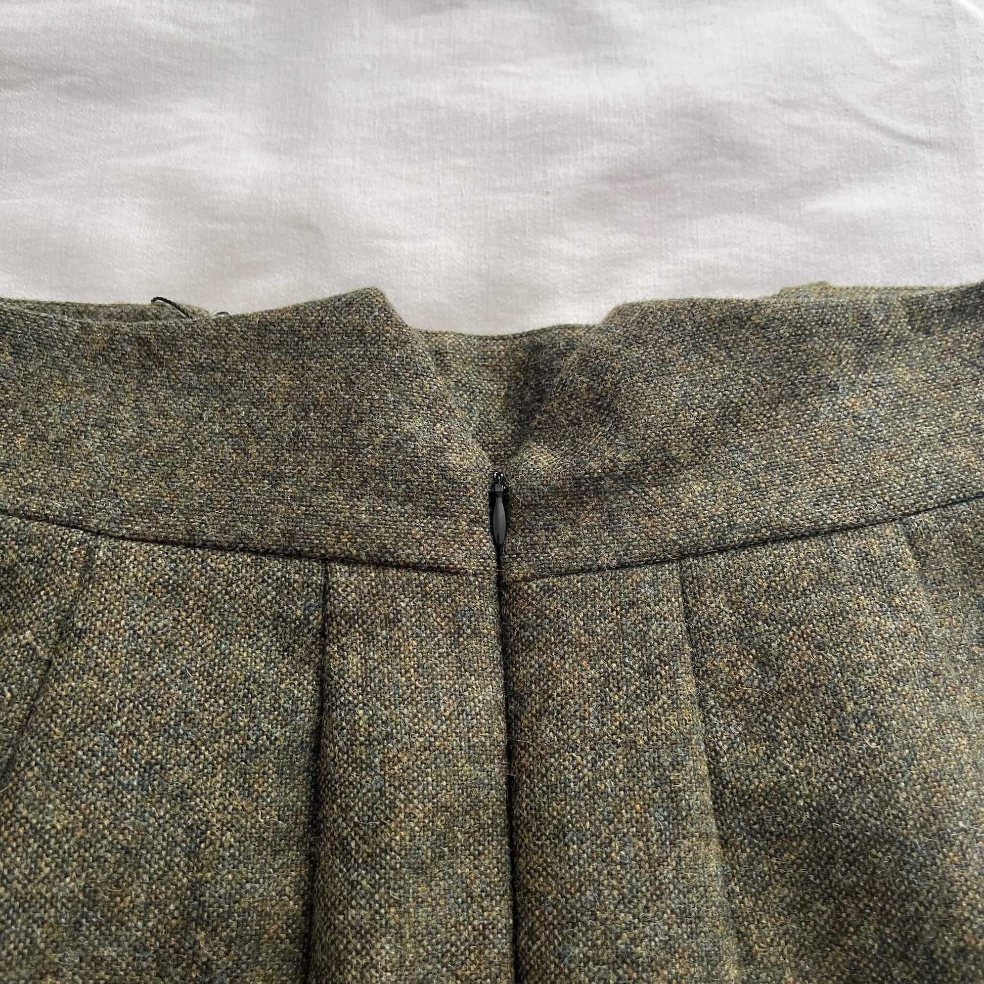 close up of back zip detail adderbury green tweed skirt