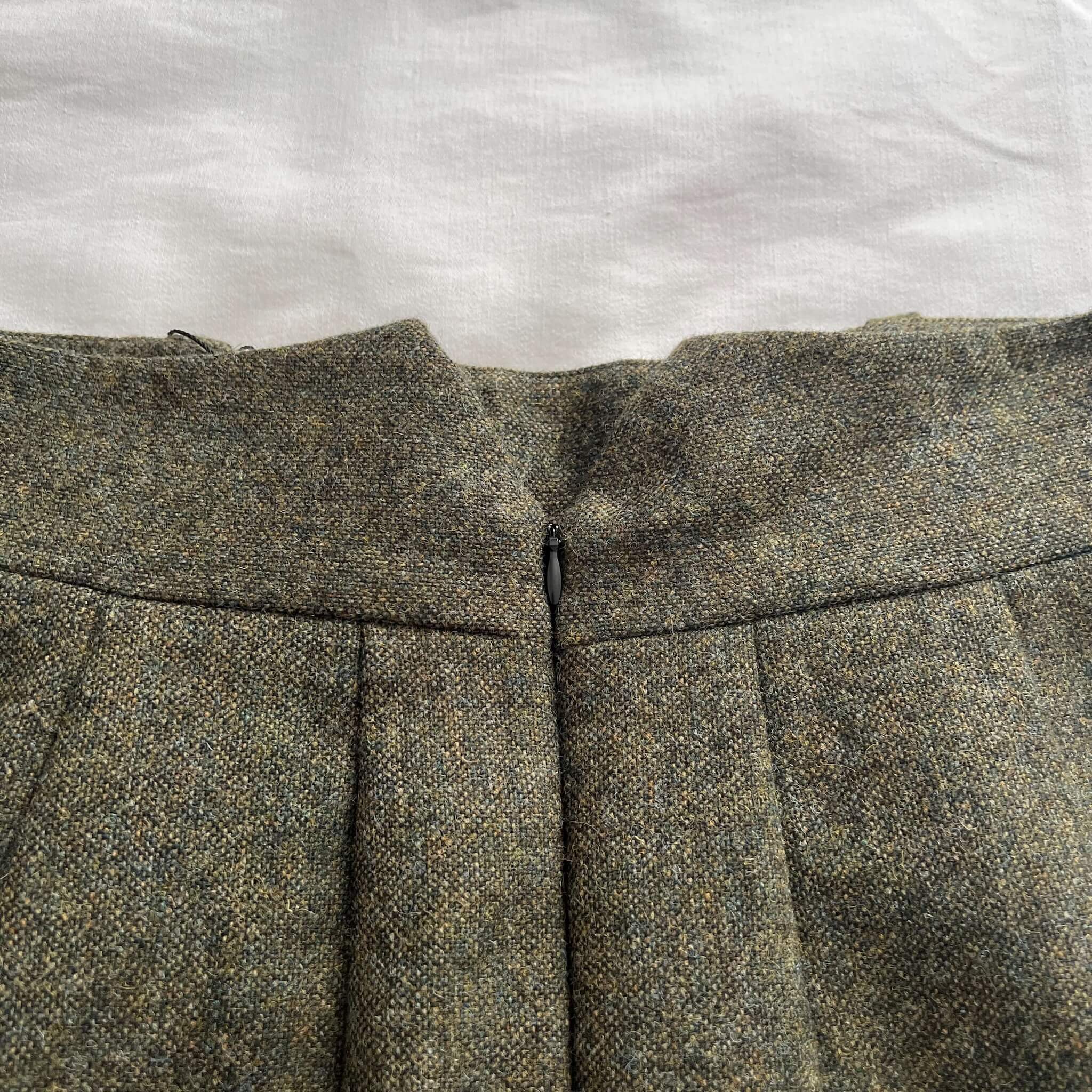 close up of back zip detail adderbury green tweed skirt