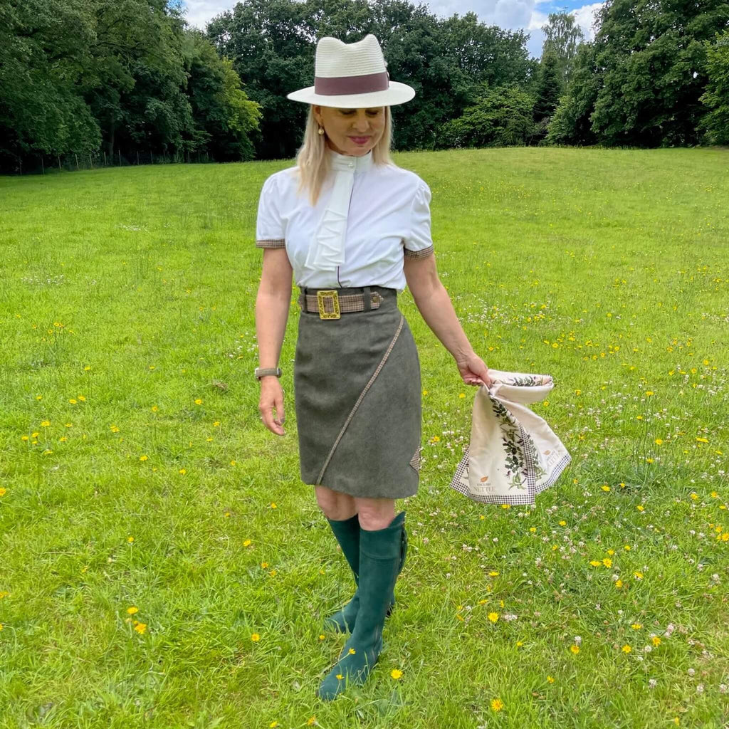 summer country outfit featuring green tweed skirt