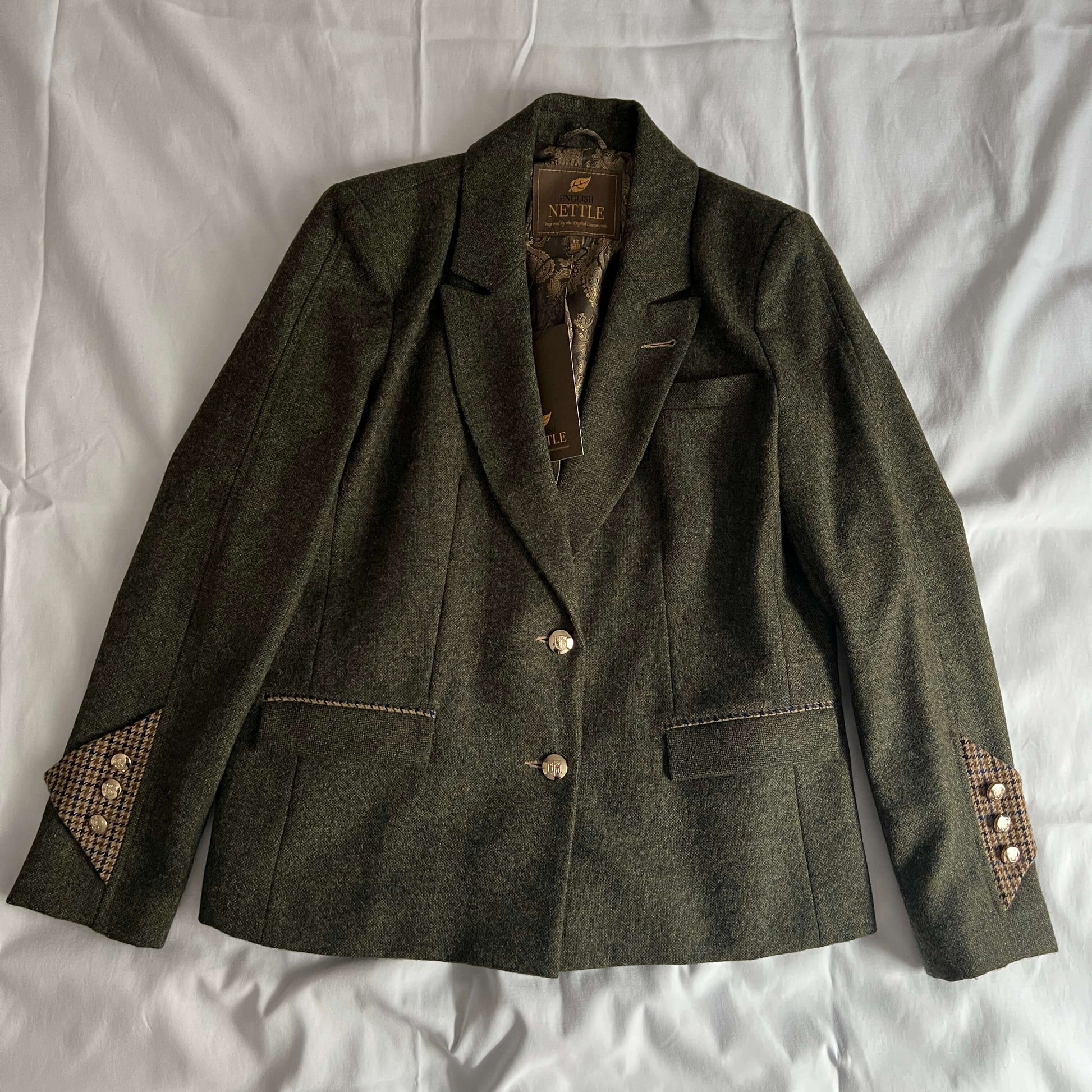 Heyford English Nettle ladies' tweed jacket in Village Green from the front